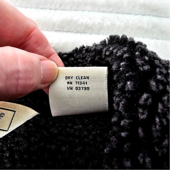 L.L.Bean Women’s Medium Black Faux Suede Sherpa Lined Button Vest - Picture 6 of 8